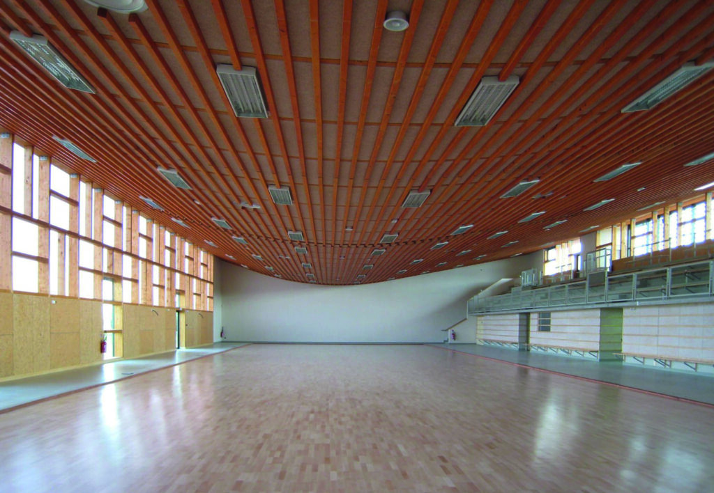 Maison des arts martiaux intérieur avec parquet adapté à la pratique du kendo